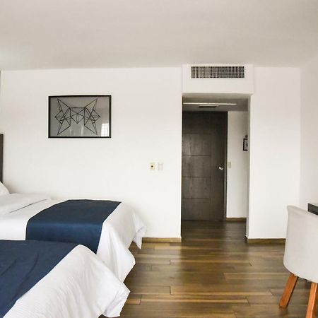 Hotel Expo Plaza Business And Family Guadalajara サポパン エクステリア 写真