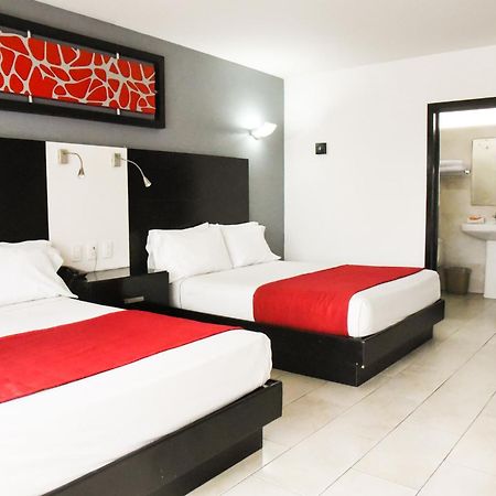Hotel Expo Plaza Business And Family Guadalajara サポパン エクステリア 写真