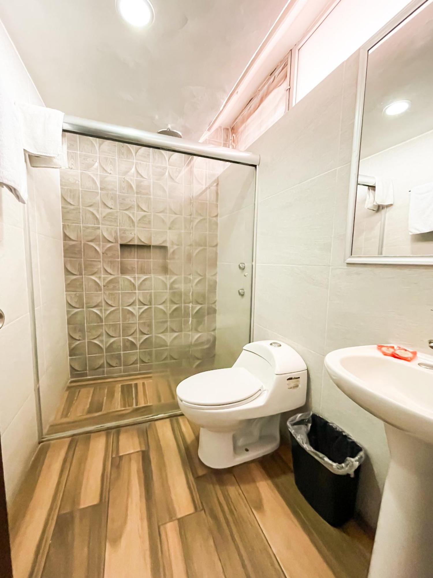 Hotel Expo Plaza Business And Family Guadalajara サポパン エクステリア 写真